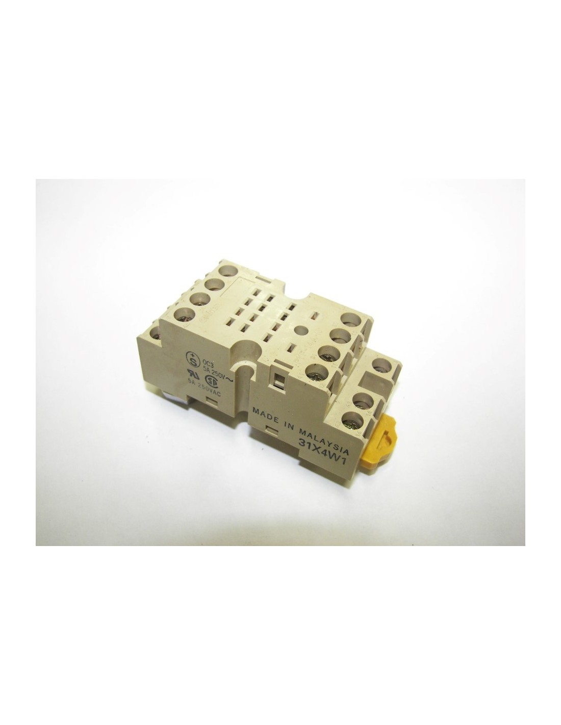Omron PYF14AN Relay base 14pin