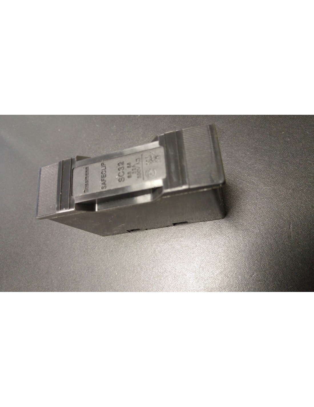 Bussmann SC32 Safeclip Fuse Carrier