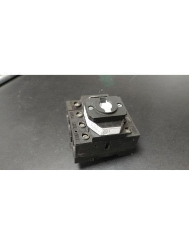 Salzer LB232 4 Pole 32amp switch...