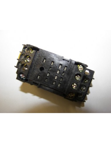 Omron PYF14A-E 14 Blade Relay Base Din Rail Mounted